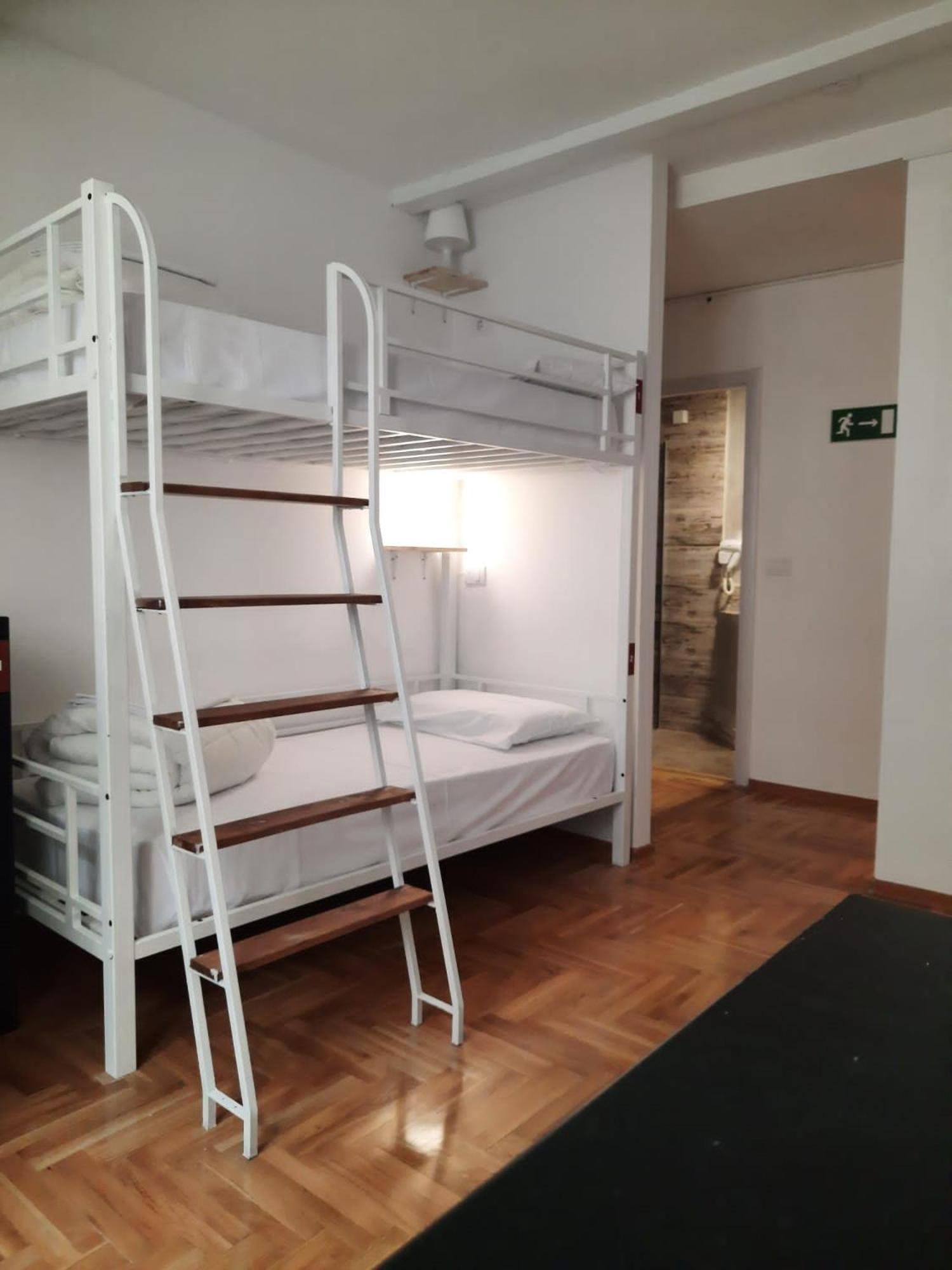 New Generation Hostel Como Lake Luaran gambar